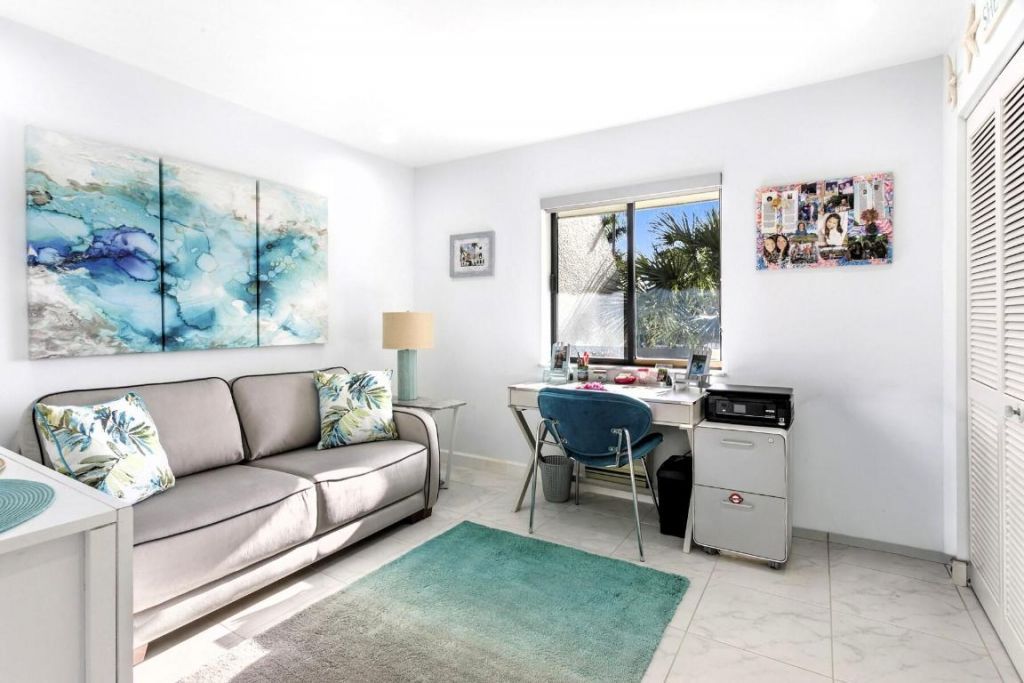 2550 Presidential Way, Unit 301, West Palm Beach, FL 33401 Photo