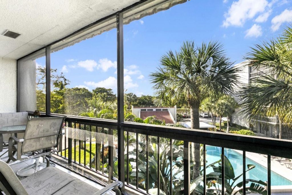 2550 Presidential Way, Unit 301, West Palm Beach, FL 33401 Photo