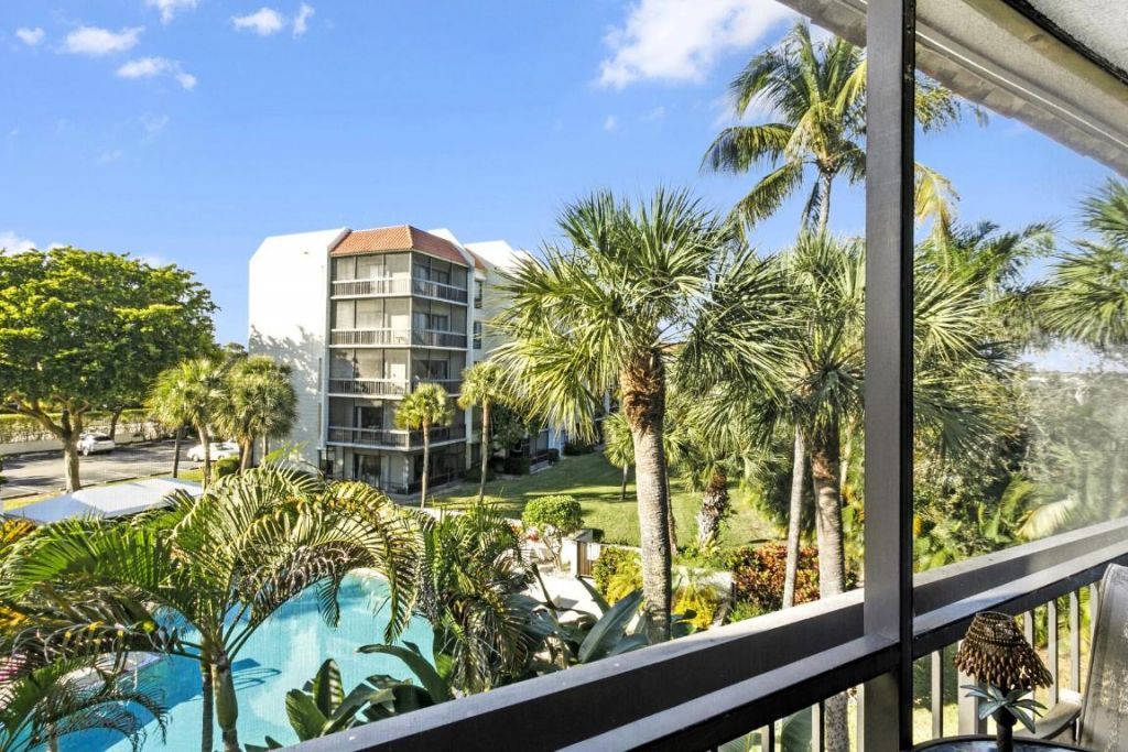 2550 Presidential Way, Unit 301, West Palm Beach, FL 33401 Photo