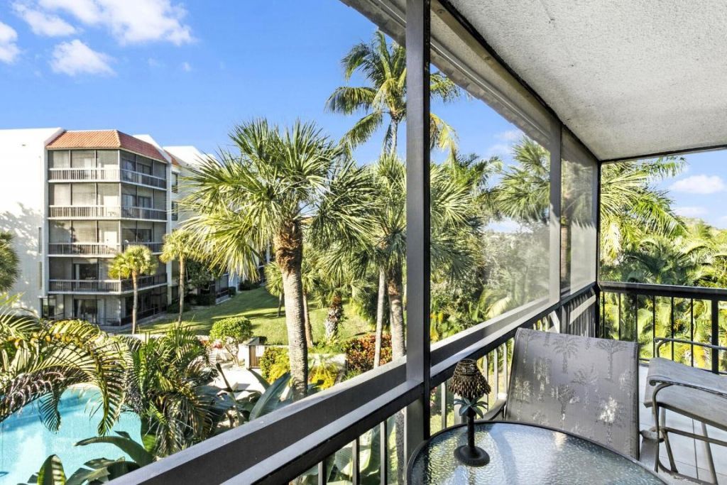 2550 Presidential Way, Unit 301, West Palm Beach, FL 33401 Photo