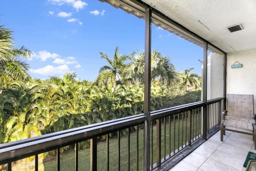 2550 Presidential Way, Unit 301, West Palm Beach, FL 33401 Photo