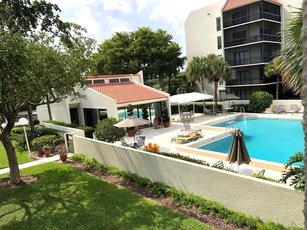 2550 Presidential Way, Unit 301, West Palm Beach, FL 33401 Photo