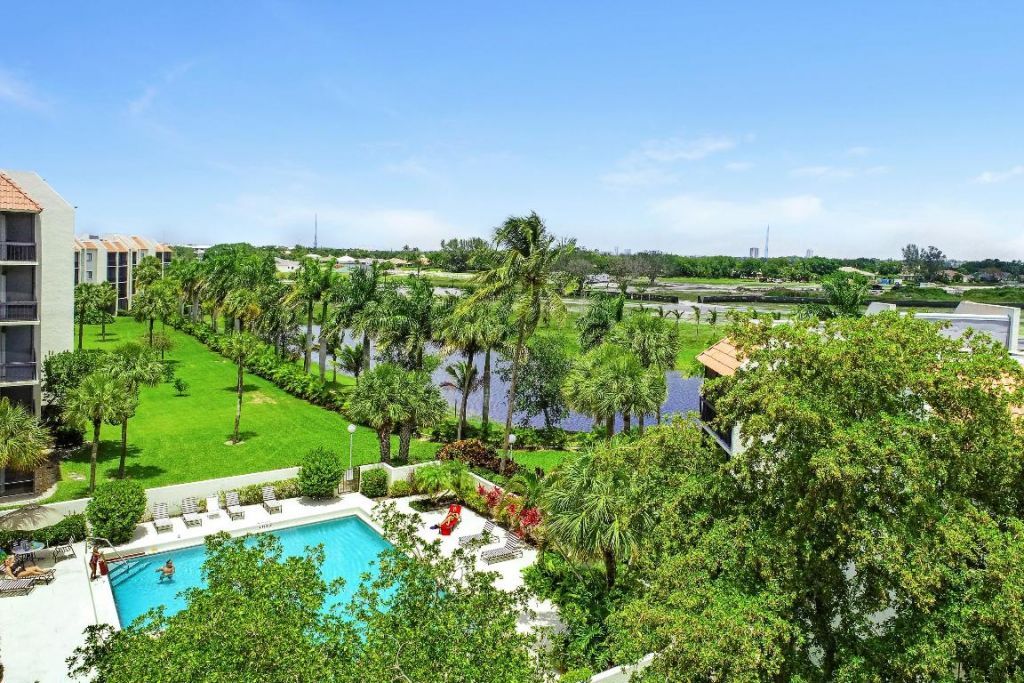 2550 Presidential Way, Unit 301, West Palm Beach, FL 33401 Photo