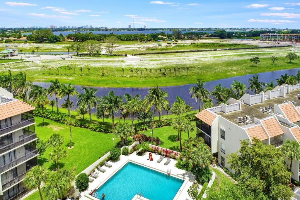 2550 Presidential Way, Unit 301, West Palm Beach, FL 33401 Photo