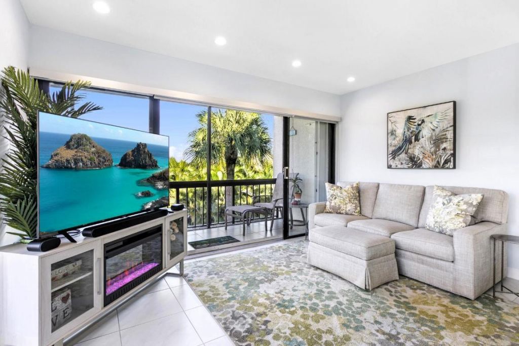 2550 Presidential Way, Unit 301, West Palm Beach, FL 33401 Photo