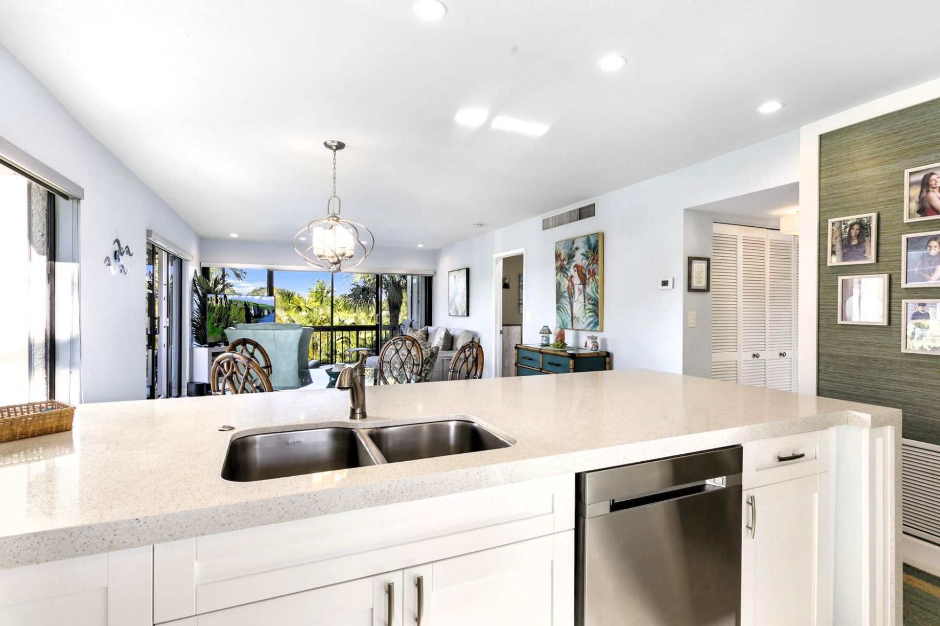 2550 Presidential Way, Unit 301, West Palm Beach, FL 33401 Photo