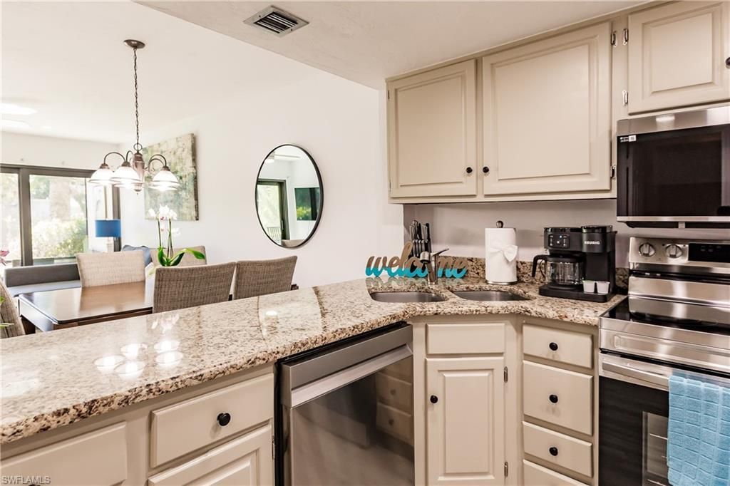 600 Neapolitan Way, Unit 152, Naples, FL 34103 Photo