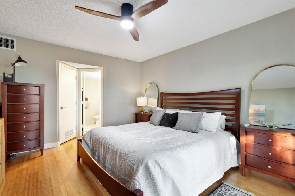 3050 NE 47th Court, Unit 205, Fort Lauderdale, FL 33308 Photo