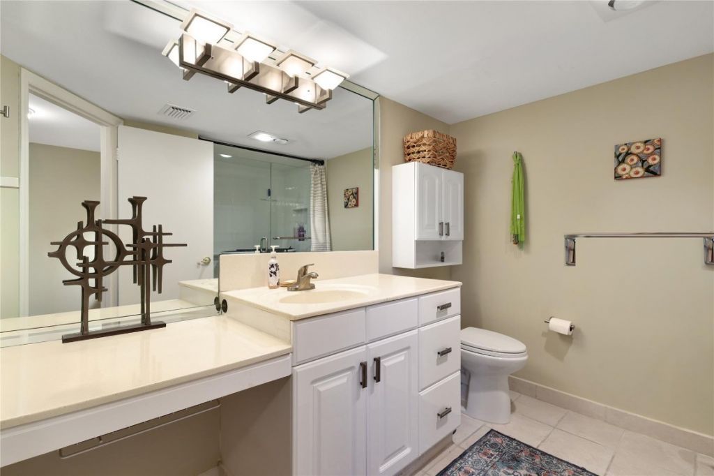 3050 NE 47th Court, Unit 205, Fort Lauderdale, FL 33308 Photo