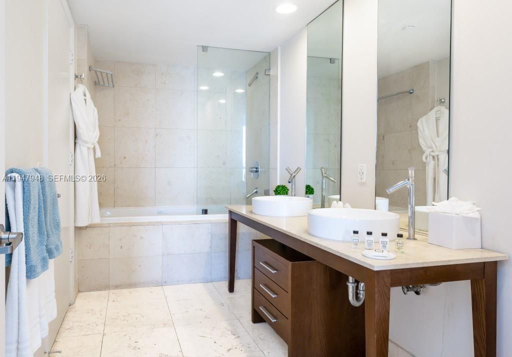 485 Brickell Ave, Unit 4307, Miami, FL 33131 Photo