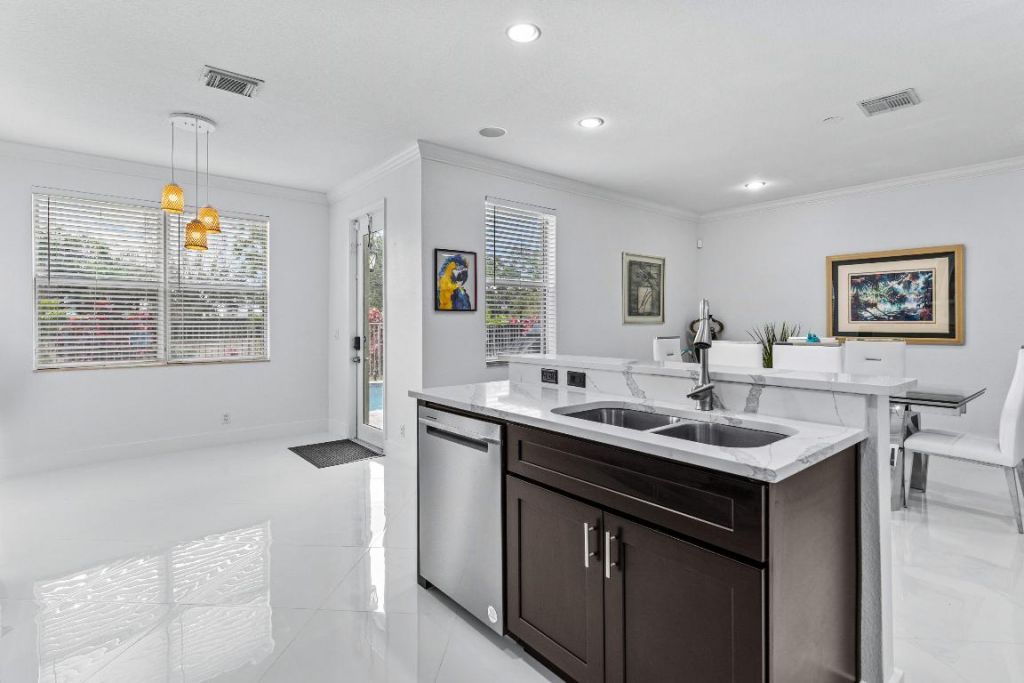 853 Gazetta Way, West Palm Beach, FL 33413 Photo