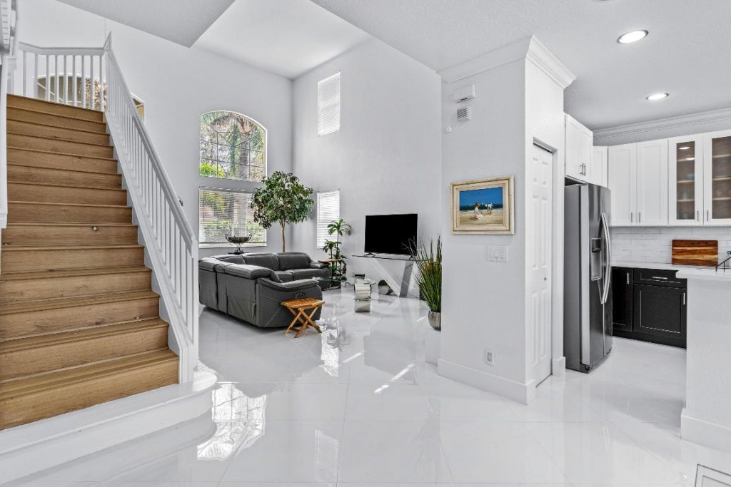 853 Gazetta Way, West Palm Beach, FL 33413 Photo