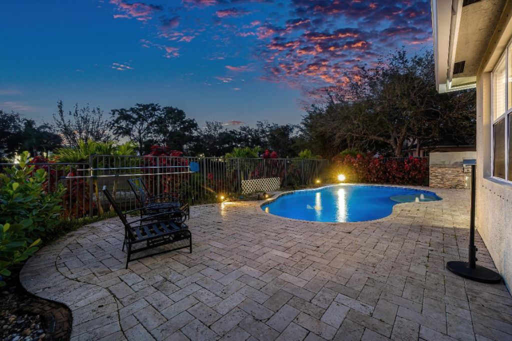 853 Gazetta Way, West Palm Beach, FL 33413 Photo