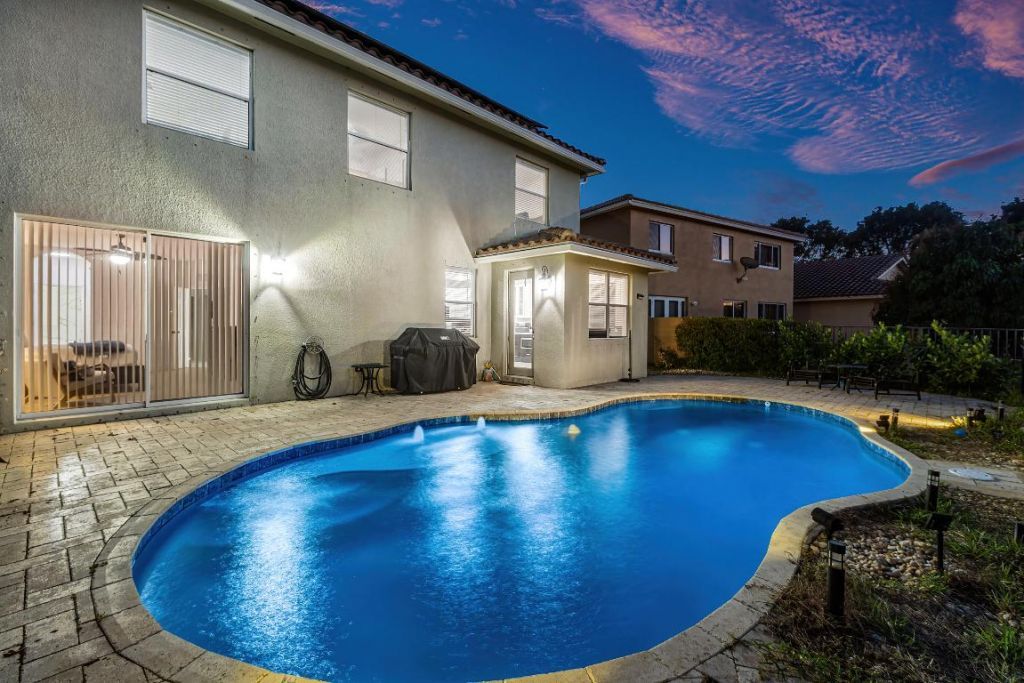 853 Gazetta Way, West Palm Beach, FL 33413 Photo