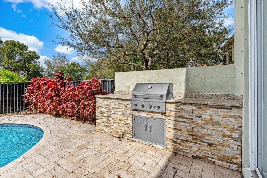 853 Gazetta Way, West Palm Beach, FL 33413 Photo