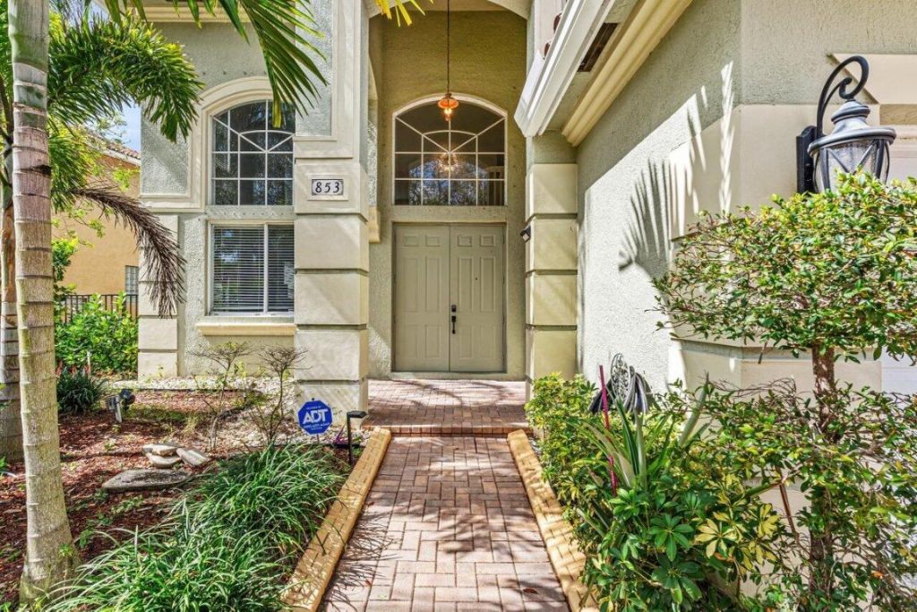 853 Gazetta Way, West Palm Beach, FL 33413 Photo