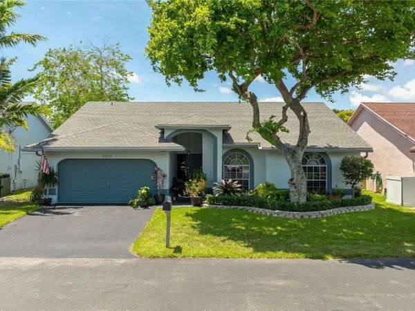 9910 NW 53rd Ct, Coral Springs, FL 33076