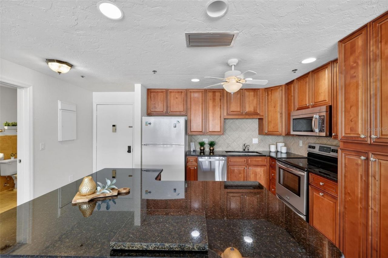 1102 Benjamin Franklin Drive, Unit PH 809, Sarasota, FL 34236 Photo