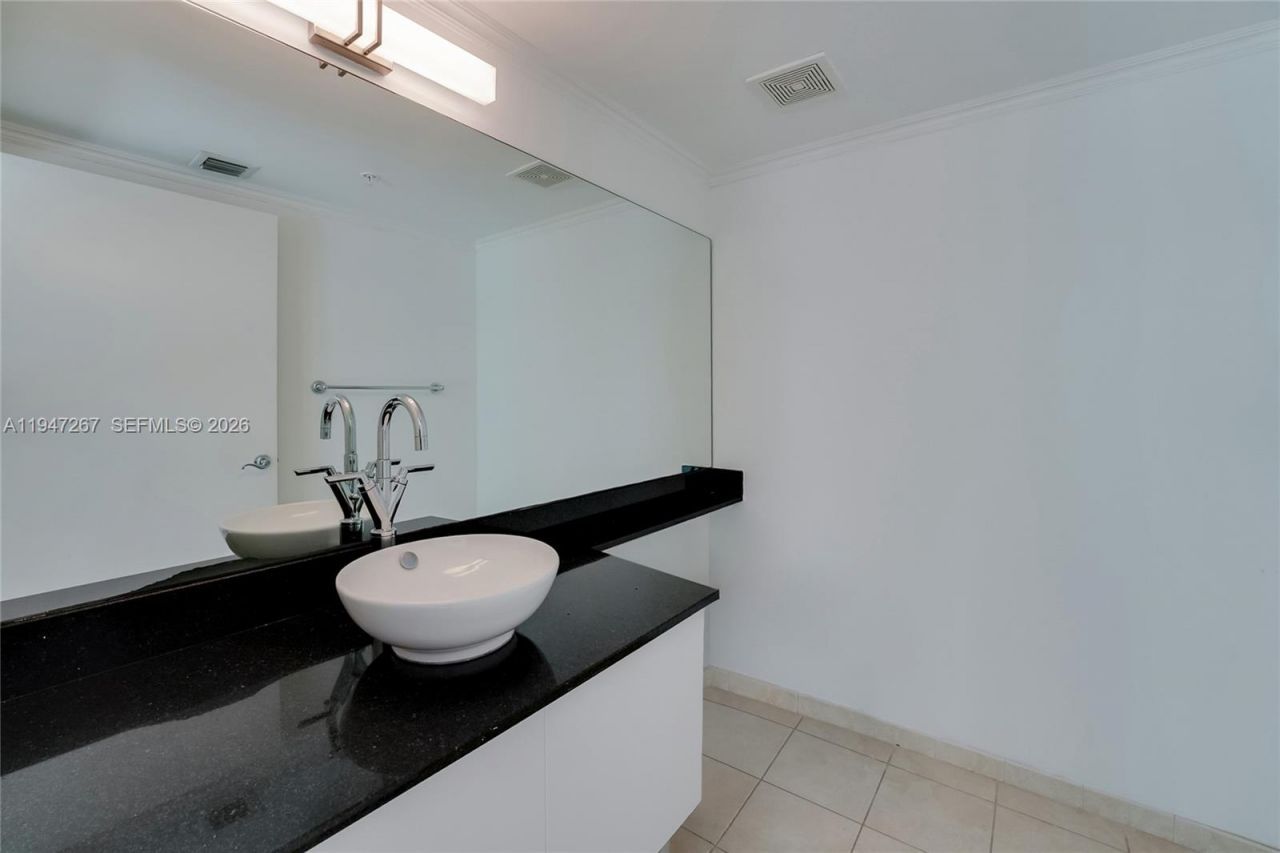 31 SE 5th St, Unit 3306, Miami, FL 33131 Photo