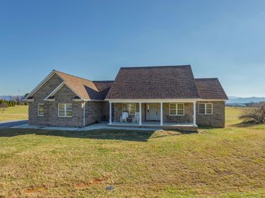 125 Ridgemore Dr , Raphine, VA 24472