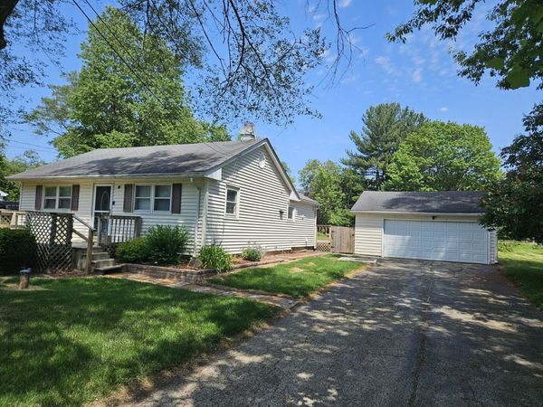 10N827 Hawthorne Street, Elgin, IL 60123