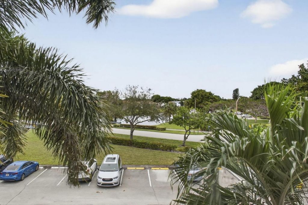 330 Wellington G, West Palm Beach, FL 33417 Photo