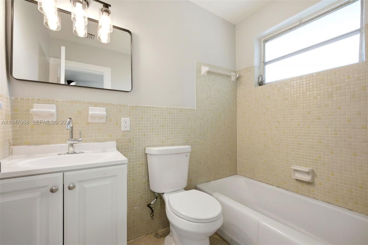 2440 Hayes St, Hollywood, FL 33020 Photo