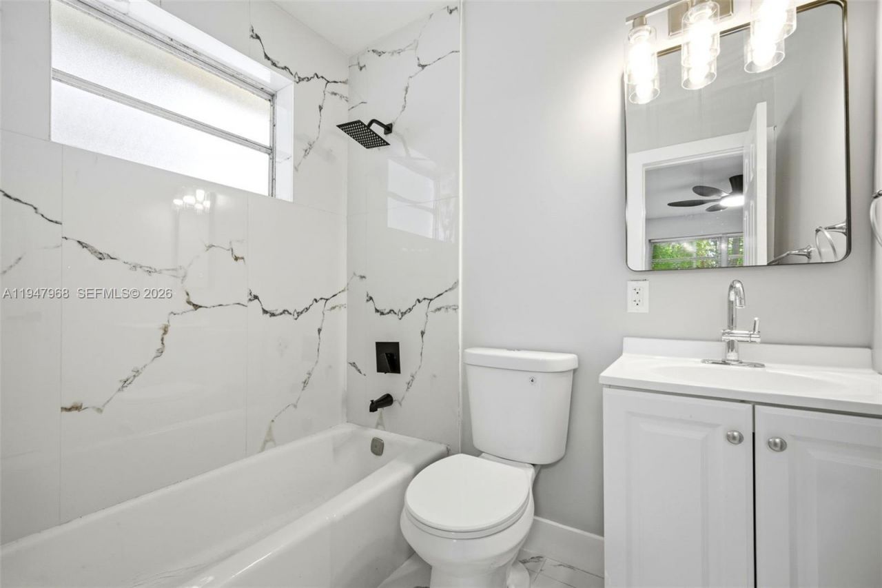 2440 Hayes St, Hollywood, FL 33020 Photo