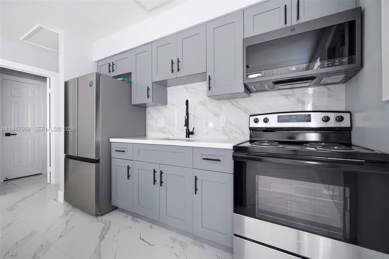 2440 Hayes St, Hollywood, FL 33020 Photo