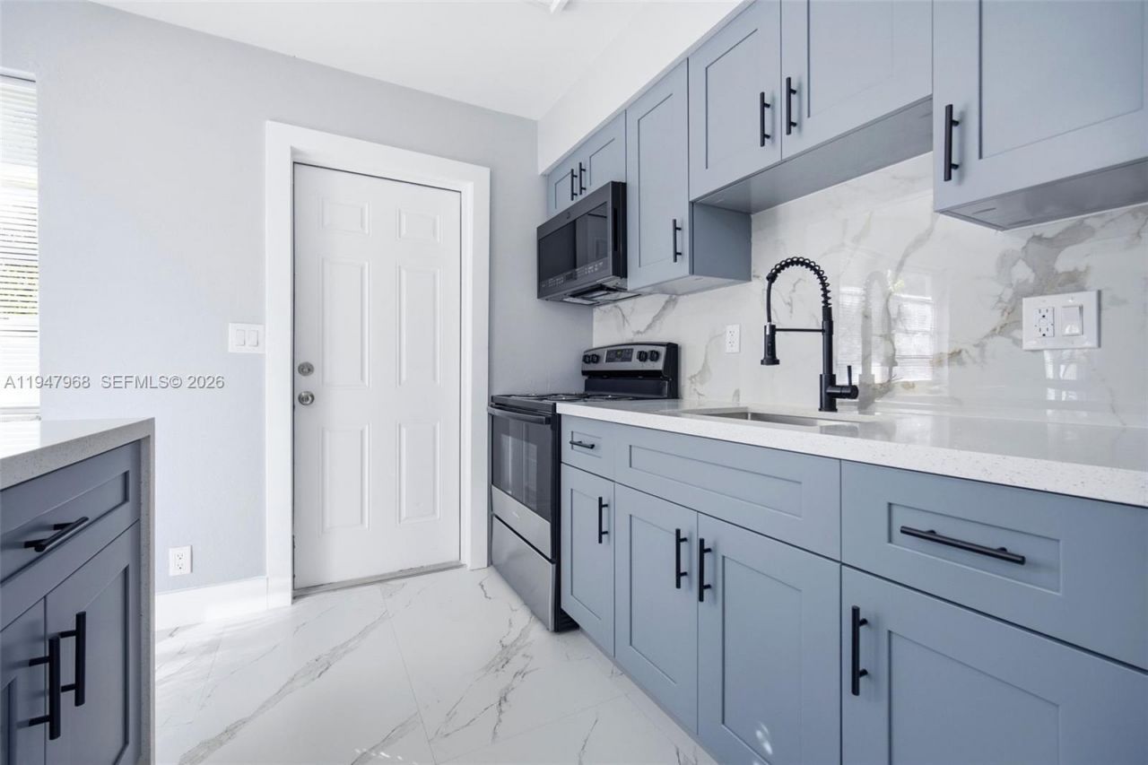 2440 Hayes St, Hollywood, FL 33020 Photo