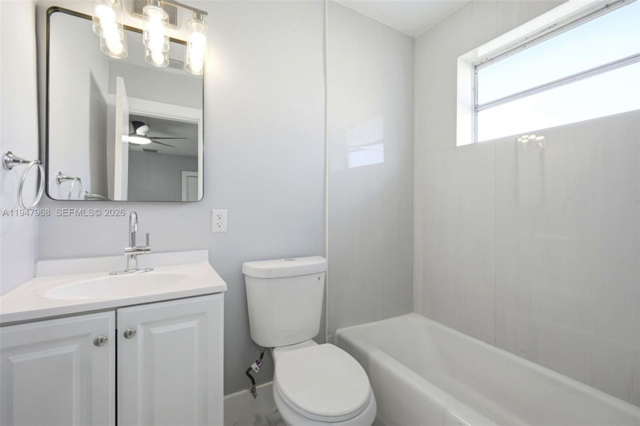 2440 Hayes St, Hollywood, FL 33020 Photo