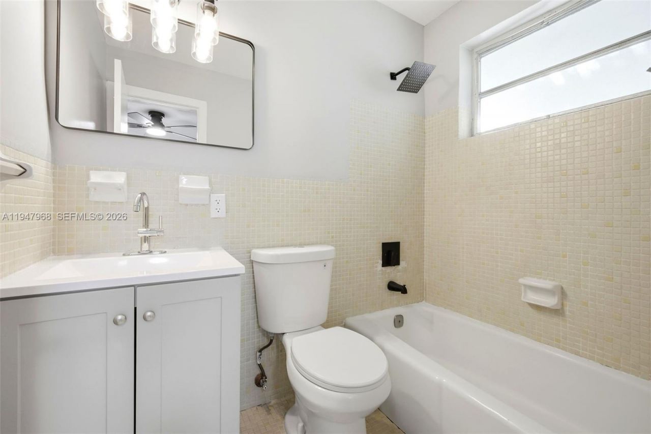 2440 Hayes St, Hollywood, FL 33020 Photo