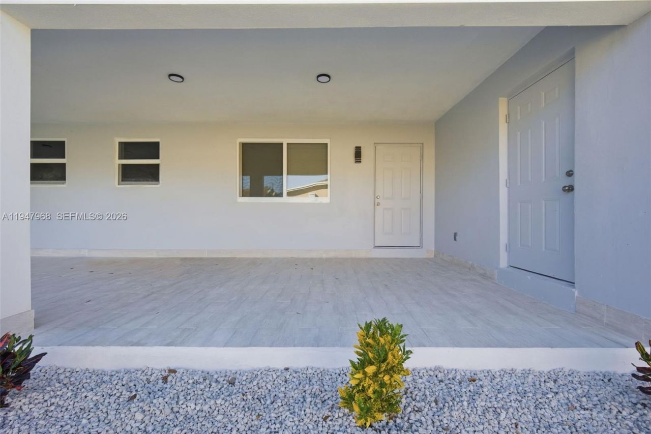 2440 Hayes St, Hollywood, FL 33020 Photo