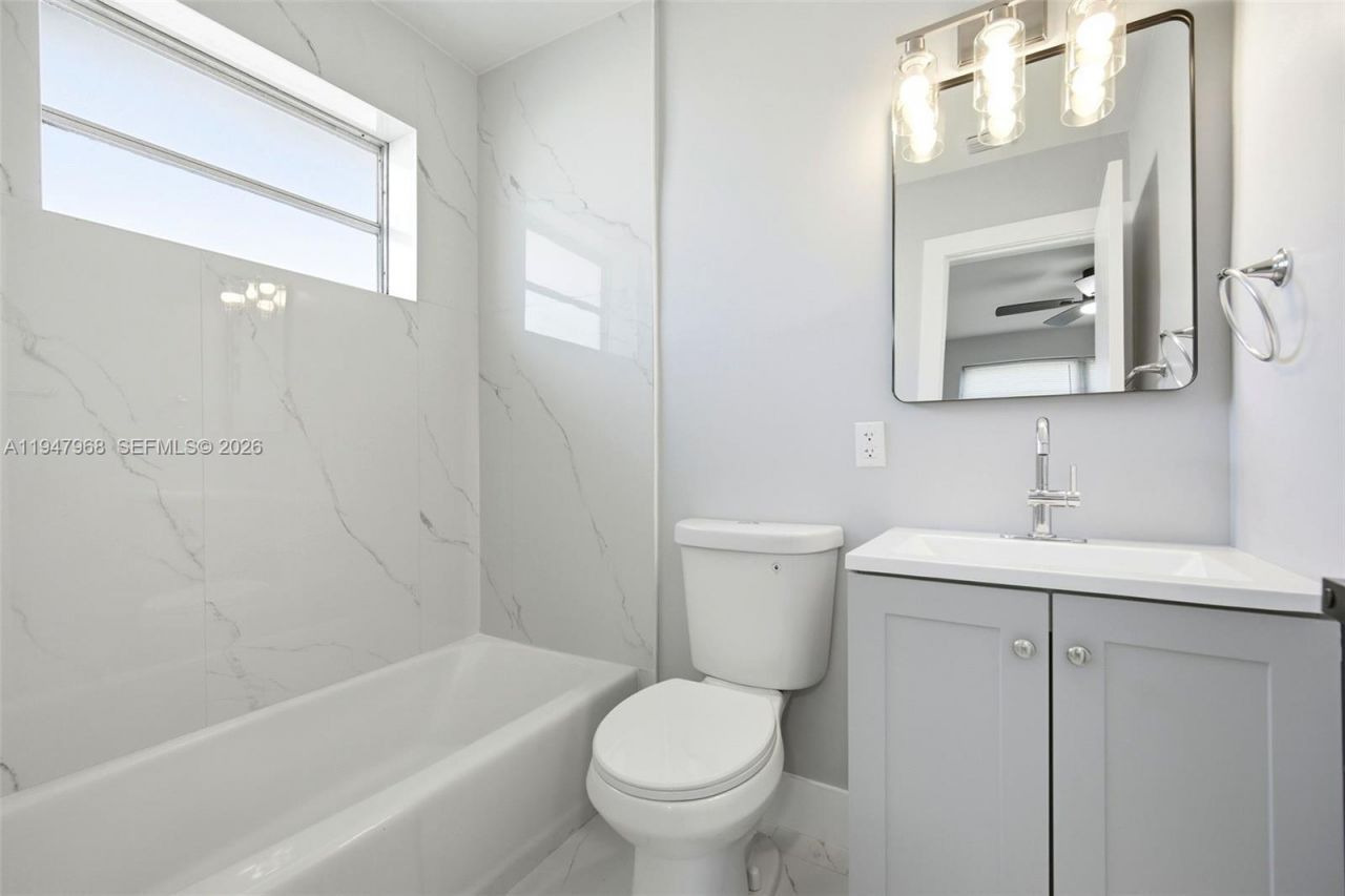 2440 Hayes St, Hollywood, FL 33020 Photo