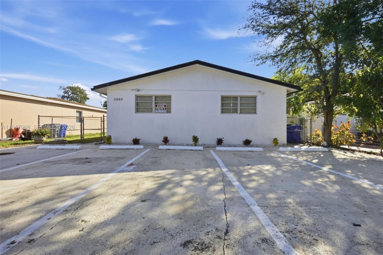 2440 Hayes St, Hollywood, FL 33020 Photo
