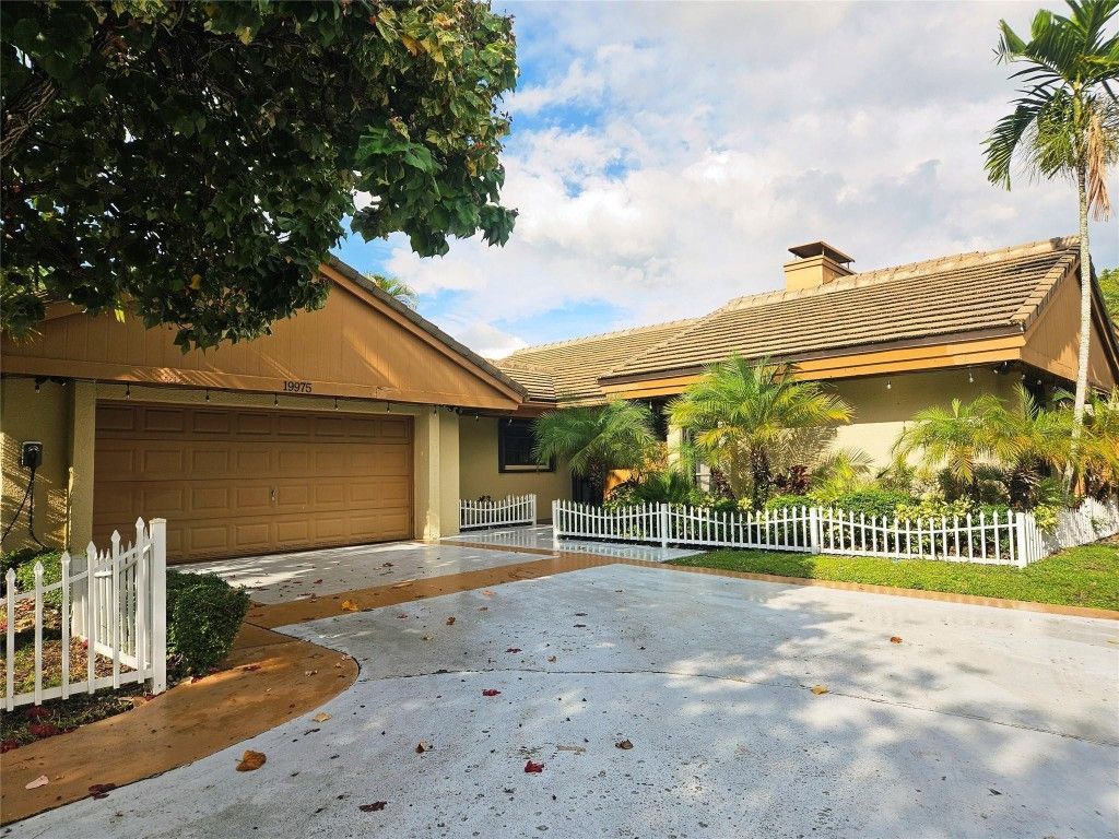 19975 NE 10th Place Way, Miami, FL 33179 Photo