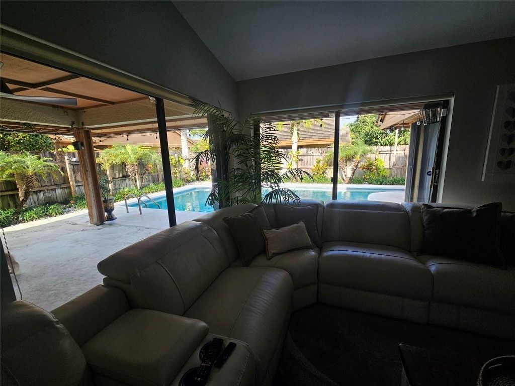 19975 NE 10th Place Way, Miami, FL 33179 Photo