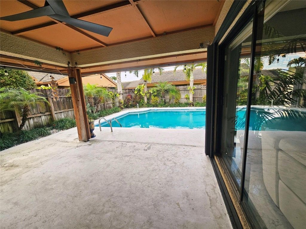 19975 NE 10th Place Way, Miami, FL 33179 Photo