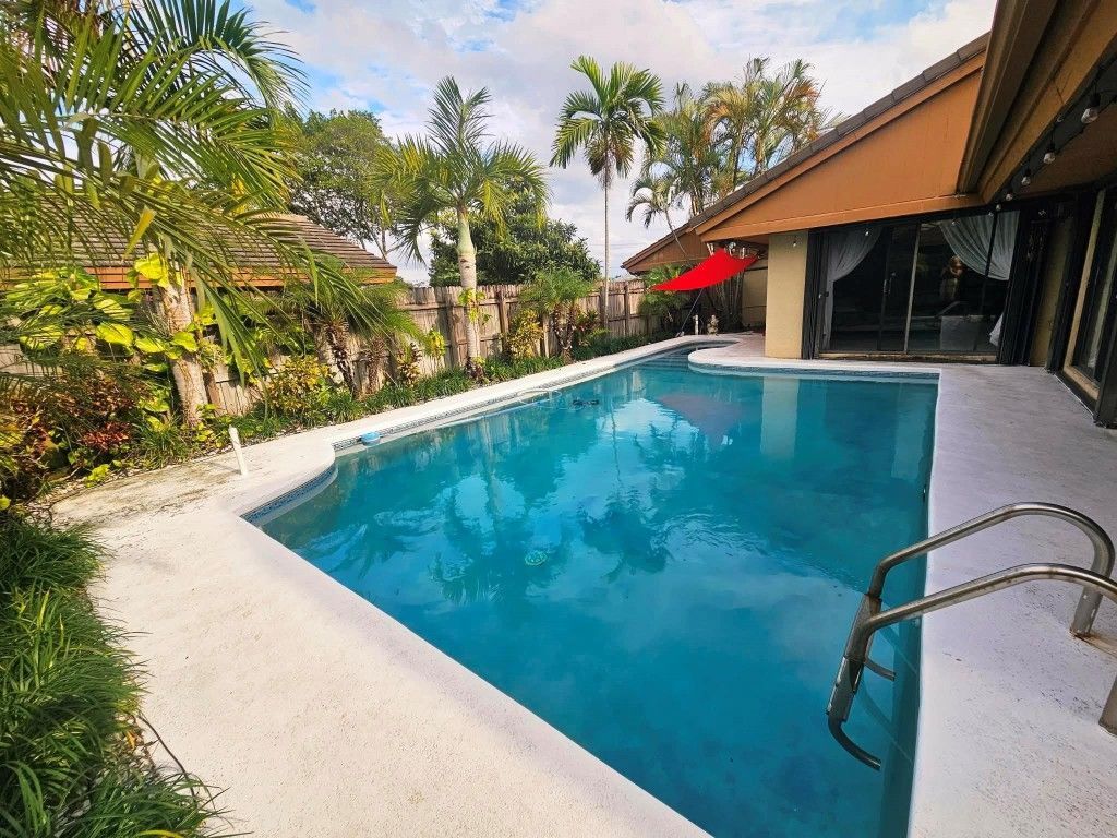 19975 NE 10th Place Way, Miami, FL 33179 Photo