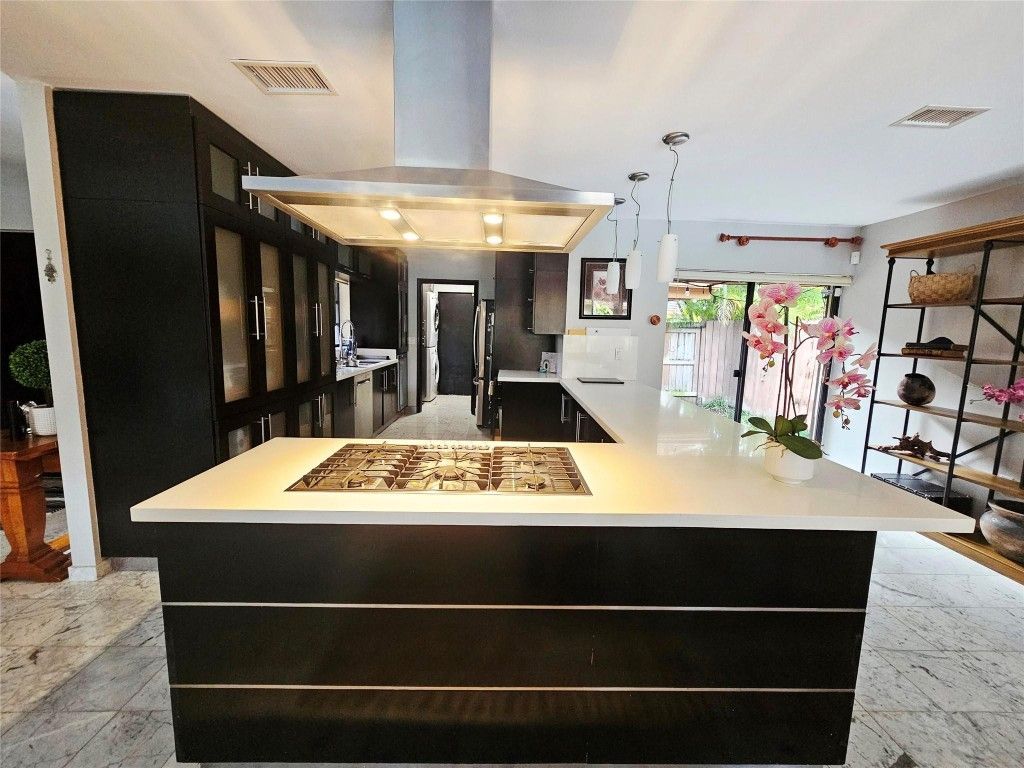 19975 NE 10th Place Way, Miami, FL 33179 Photo