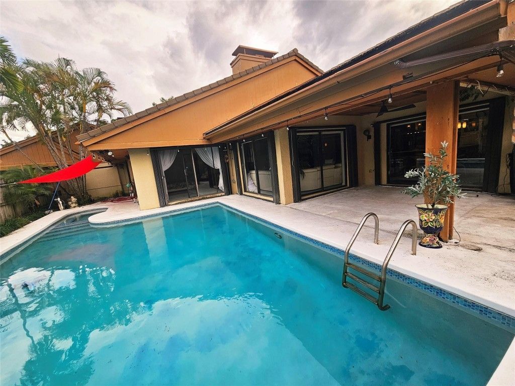 19975 NE 10th Place Way, Miami, FL 33179 Photo