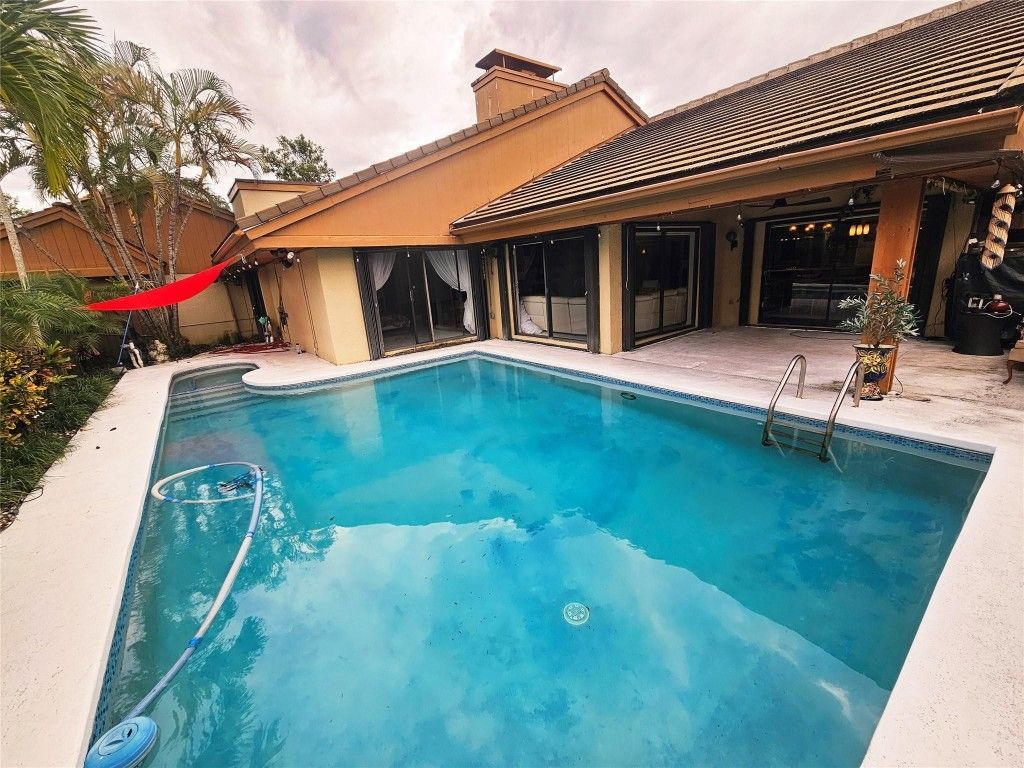 19975 NE 10th Place Way, Miami, FL 33179 Photo