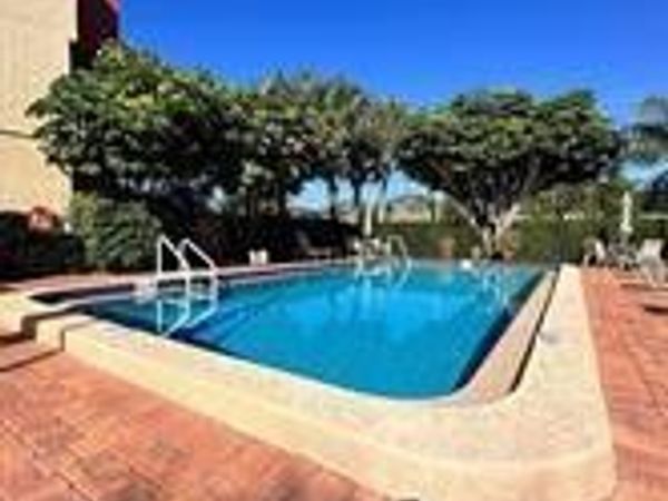 2400 NE 10th St, Unit 205, Pompano Beach, FL 33062