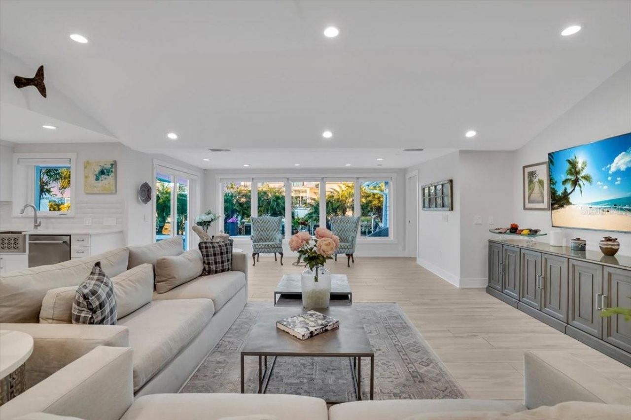 623 Concord Lane, Holmes Beach, FL 34217 Photo