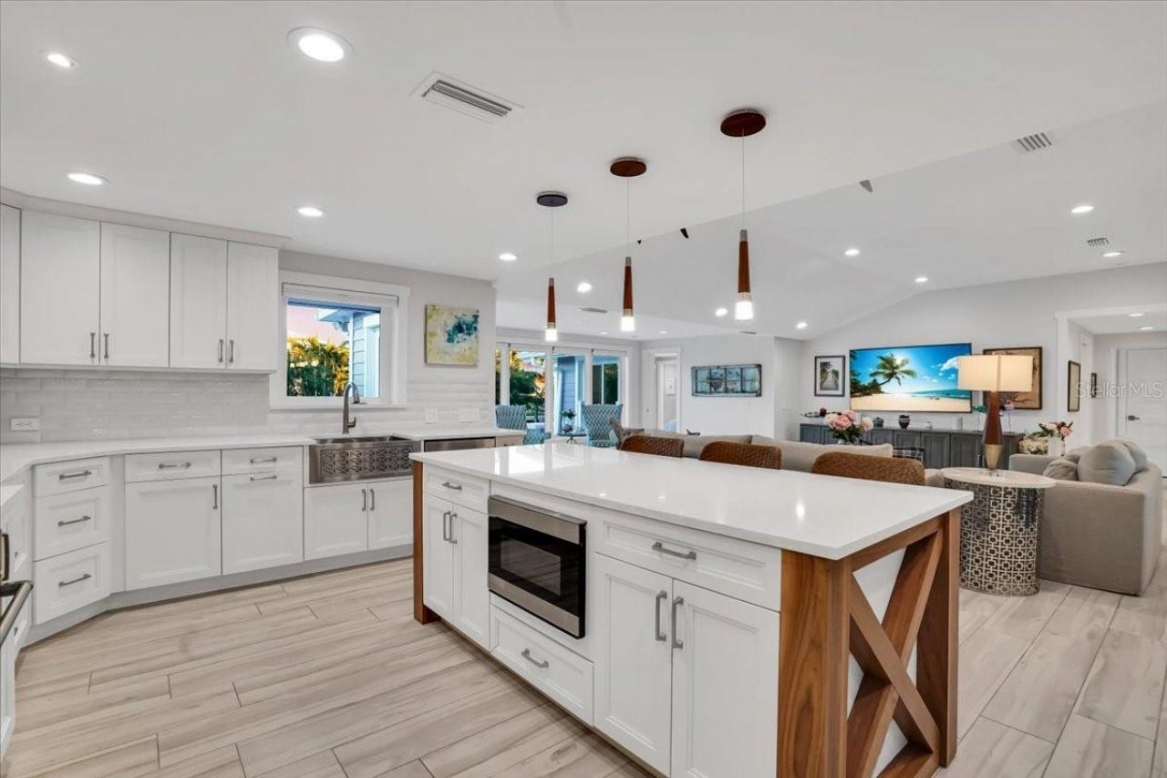 623 Concord Lane, Holmes Beach, FL 34217 Photo