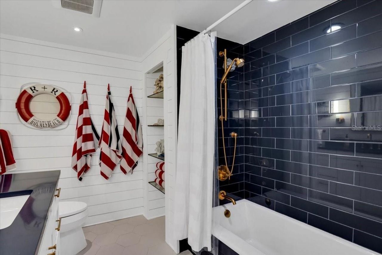 623 Concord Lane, Holmes Beach, FL 34217 Photo