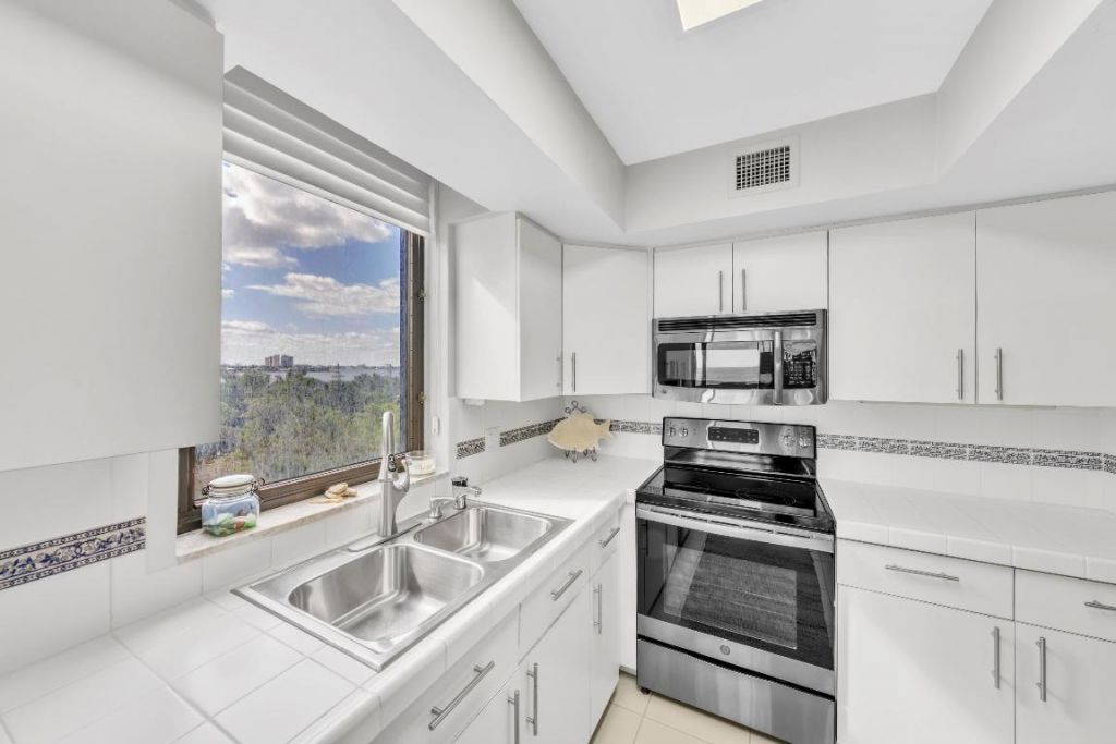 5380 N Ocean Drive, Unit 4a, Singer Island, FL 33404 Photo