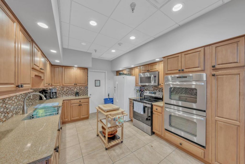 5380 N Ocean Drive, Unit 4a, Singer Island, FL 33404 Photo