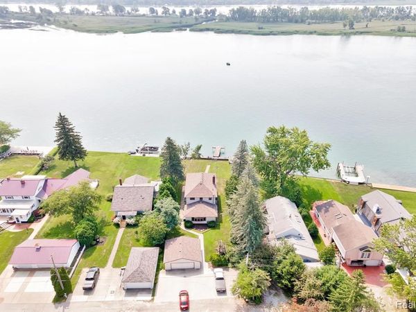429 Edgewater, Algonac, MI 48001