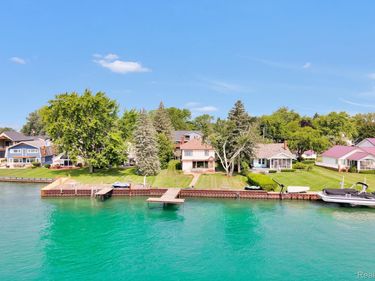 429 Edgewater, Algonac, Mi 48001